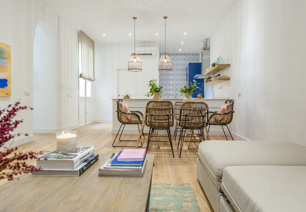 Sol VI Apartment — Steps from Puerta del Sol