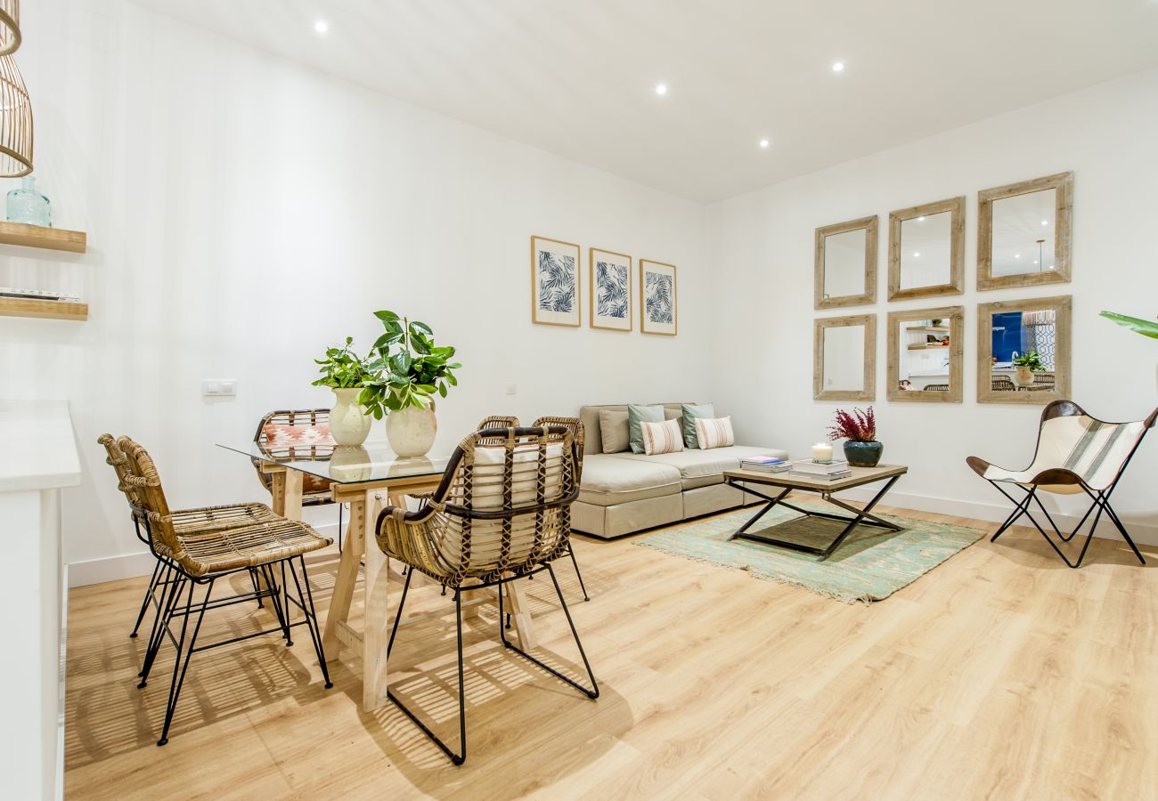 Sol VI Apartment — Steps from Puerta del Sol