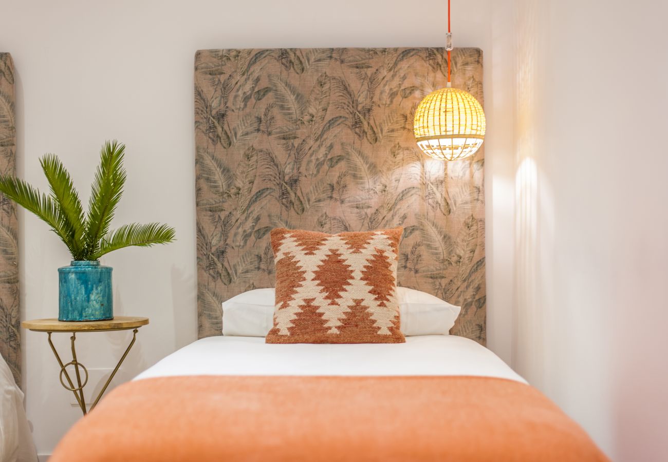 Sol VI Apartment — Steps from Puerta del Sol