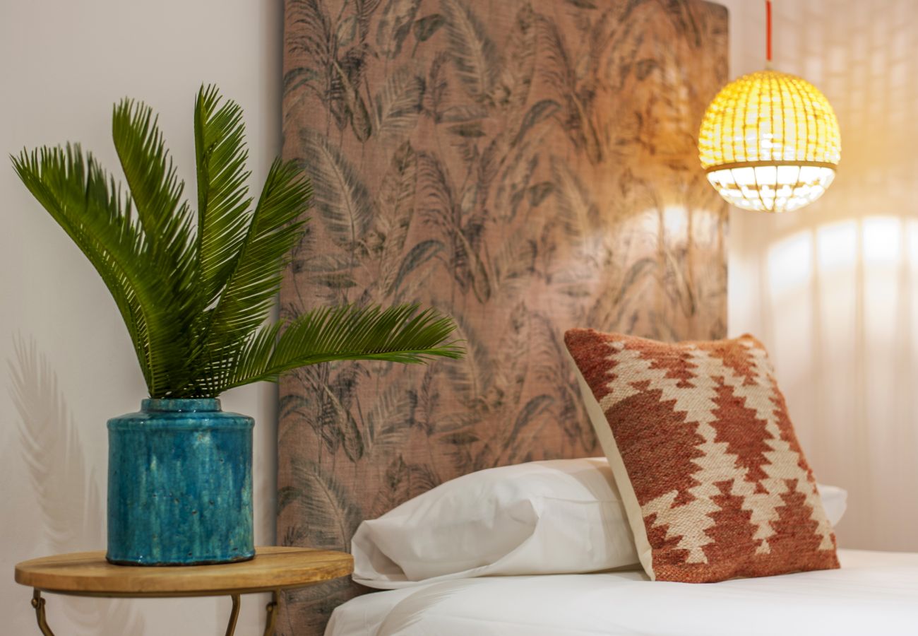 Sol VI Apartment — Steps from Puerta del Sol
