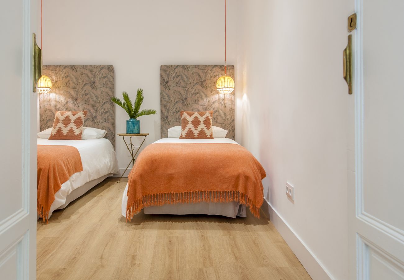 Sol VI Apartment — Steps from Puerta del Sol