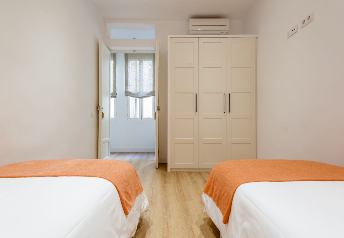 Sol VI Apartment — Steps from Puerta del Sol