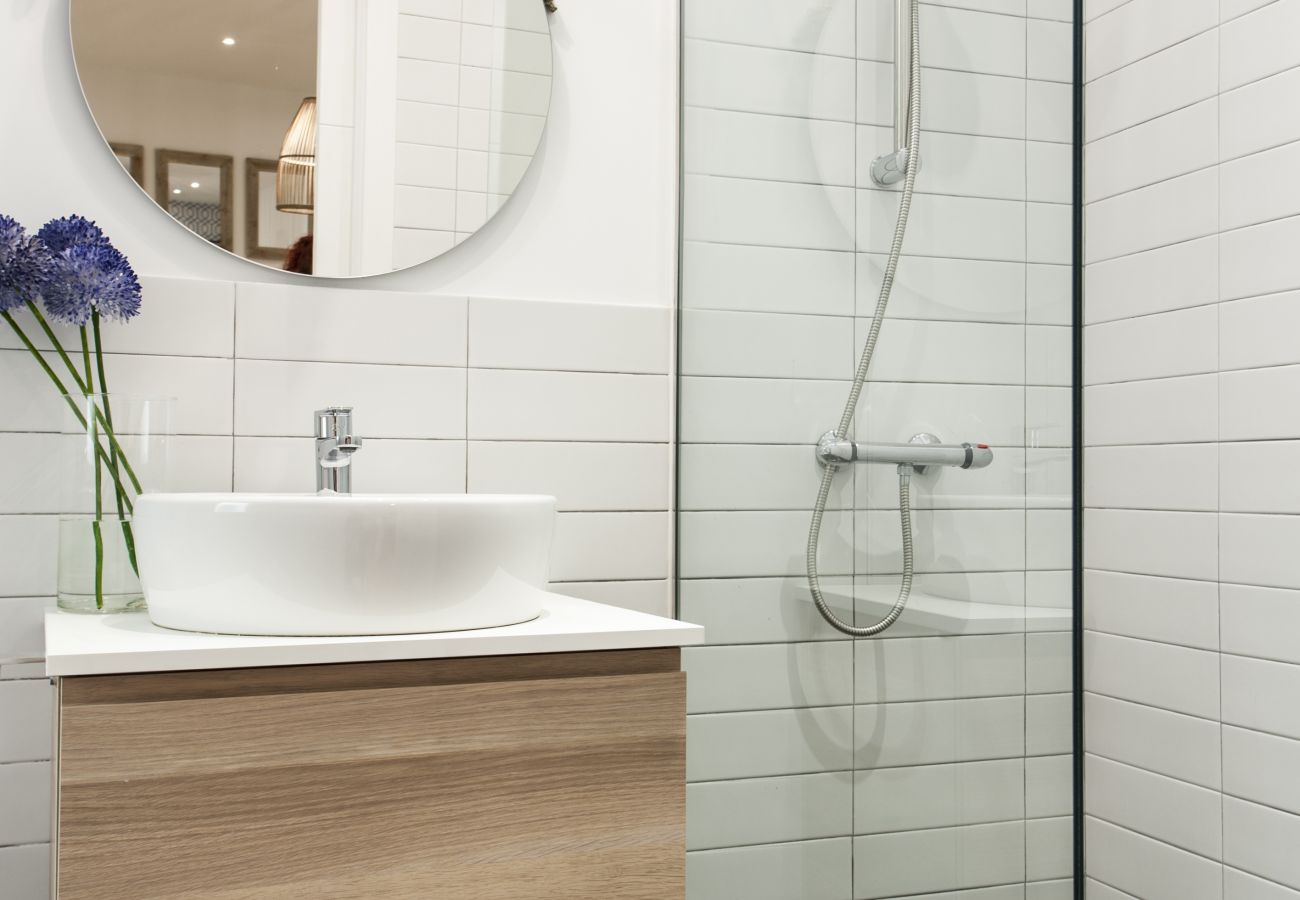 Sol VI Apartment — Steps from Puerta del Sol