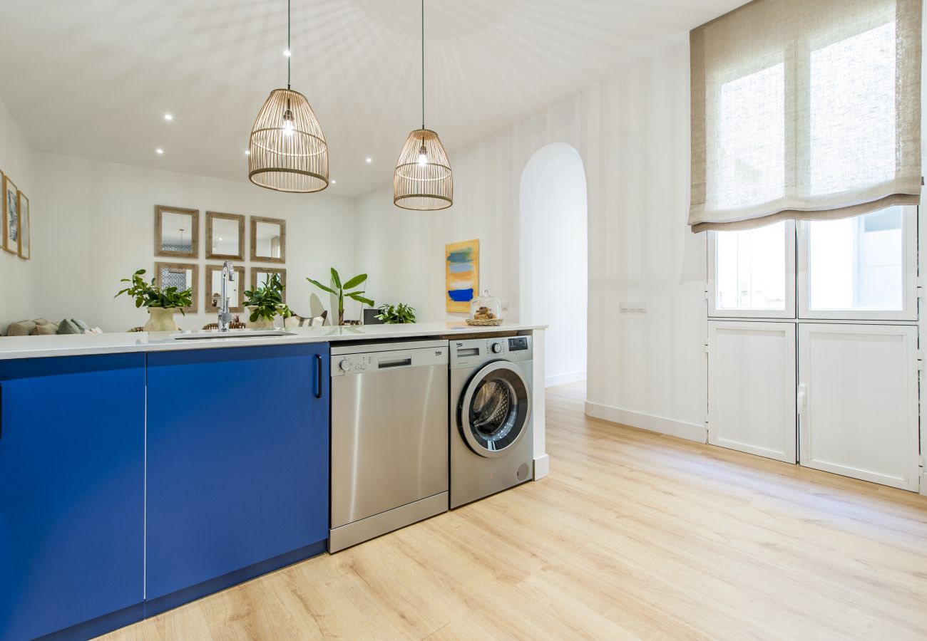 Sol VI Apartment — Steps from Puerta del Sol