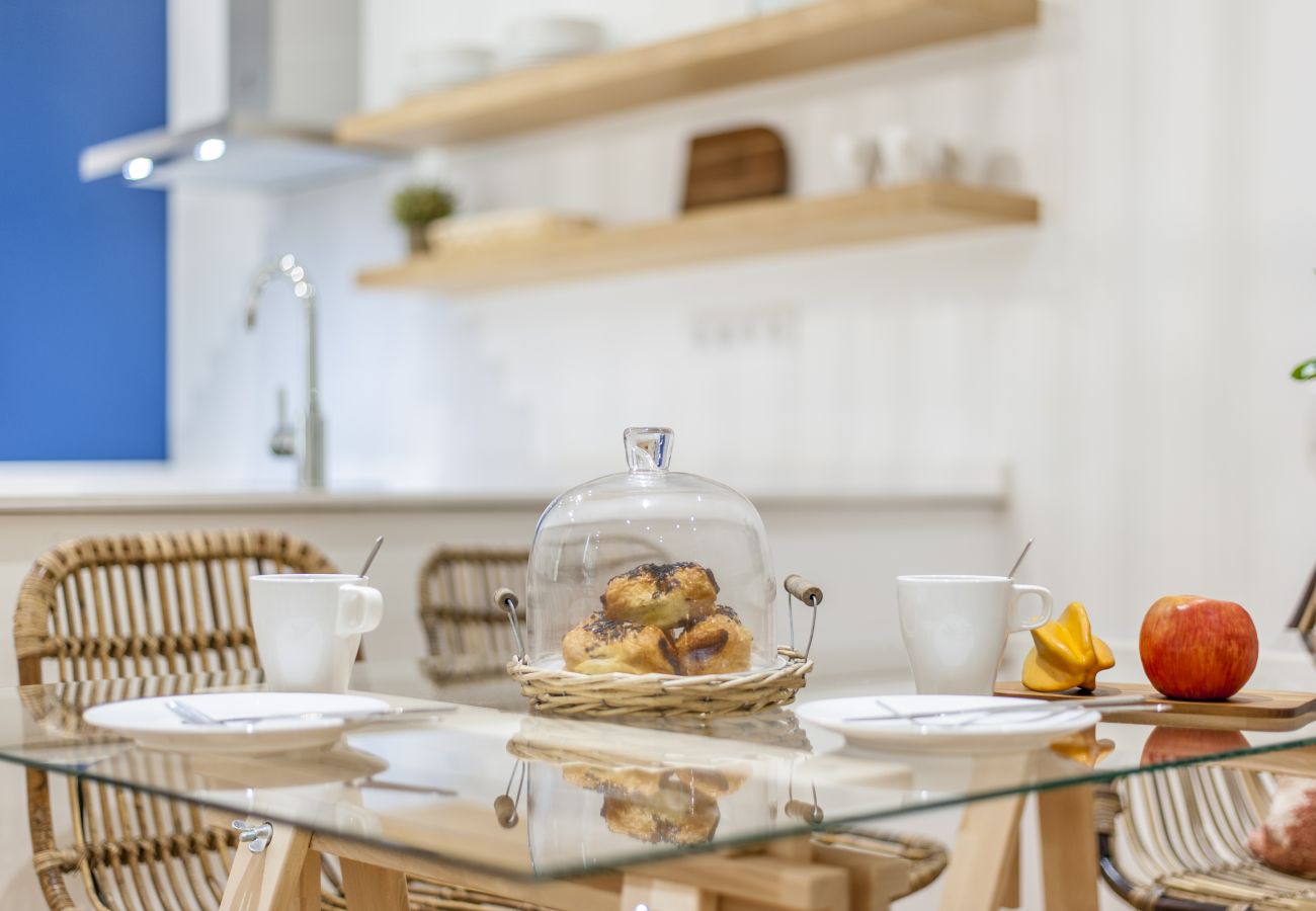 Sol VI Apartment — Steps from Puerta del Sol