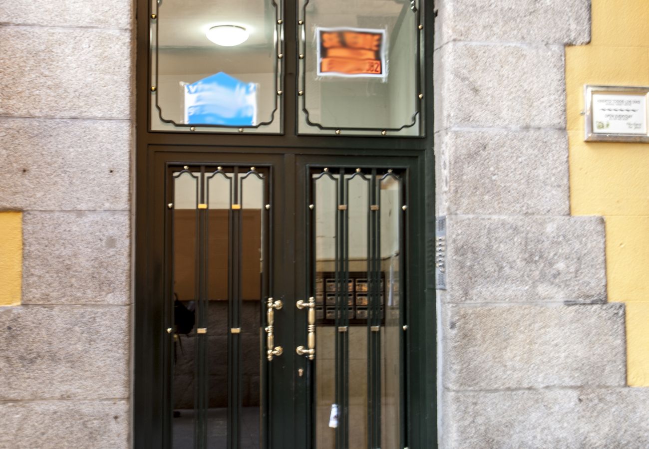 Sol VI Apartment — Steps from Puerta del Sol
