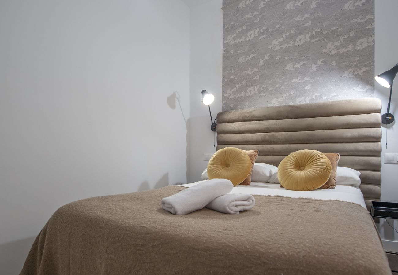 La Latina I - Beautiful 2-bedroom apartment.